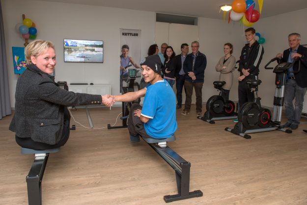 Roeiwedstrijdje tussen Anja Korsten, directeur bij ORO en deelnemer Sidi